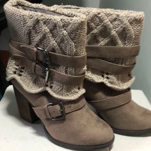 Sweater heeled boots